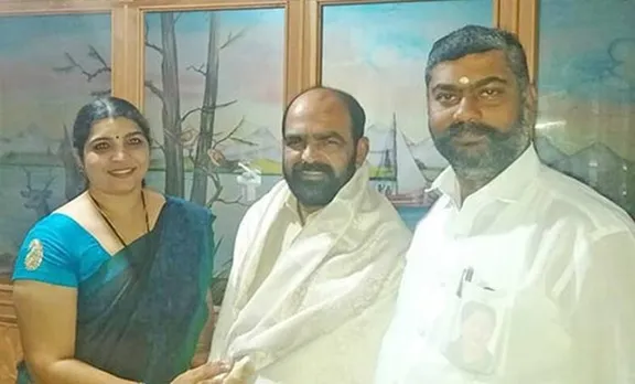 സരിത നായർ തമിഴ്‌നാട് രാഷ്‌ട്രീയത്തിലേക്ക്; അമ്മ മക്കള്‍ മുന്നേറ്റ കഴകം നേതാക്കളുമായി കൂടിക്കാഴ്‌ച