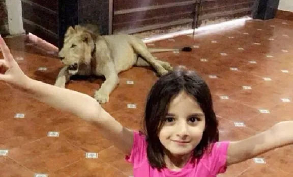 അഫ്രിദിയുടെ മകളുടെ പിന്നില്‍ 'ഗര്‍ജ്ജനം'; ക്രിക്കറ്റ് താരത്തിനെതിരെ ആരാധകര്‍
