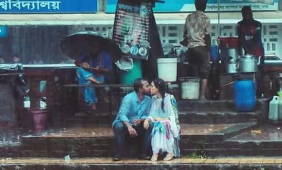 മഴയത്ത് സ്‌നേഹ ചുംബനം നല്‍കി കമിതാക്കള്‍: ചിത്രം പകര്‍ത്തിയ ഫോട്ടോഗ്രാഫര്‍ക്ക് നേരെ ആക്രമണം