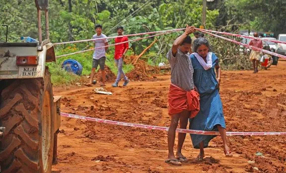 Kerala Floods: സ്‌കൂളുകളിലെ ക്യാംപുകൾ സ്വകാര്യ കെട്ടിടങ്ങൾ കണ്ടെത്തി മാറ്റാൻ മുഖ്യമന്ത്രിയുടെ നിർദ്ദേശം