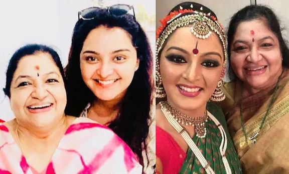 Manju Warrier and K S Chithra sing together