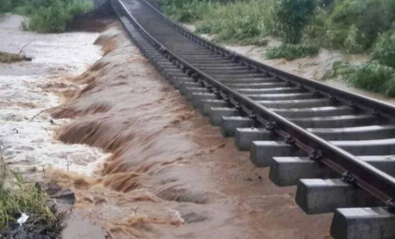 മഴ, മണ്ണിടിച്ചിൽ; പാലക്കാട് വഴിയുളള​ ട്രെയിൻ ഗതാഗതം താളംതെറ്റി
