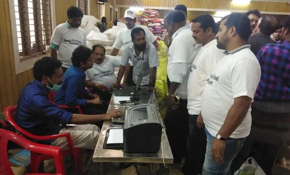 സഹായഹസ്തവുമായി ആന്ധ്രയിലെ അരി വ്യാപാരികള്‍; 55 ലക്ഷം രൂപയുടെ അരിയും പുതപ്പുകളും കൈമാറി