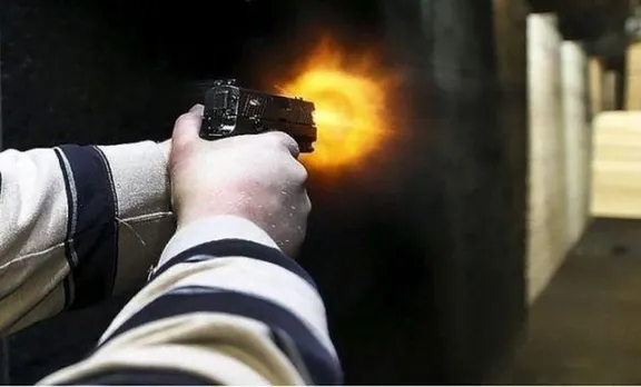 സ്‌കൂളില്‍ നിന്നും പുറത്താക്കപ്പെട്ട വിദ്യാര്‍ത്ഥി തിരികെ എത്തി പ്രിന്‍സിപ്പലിനെ വെടിവച്ചു