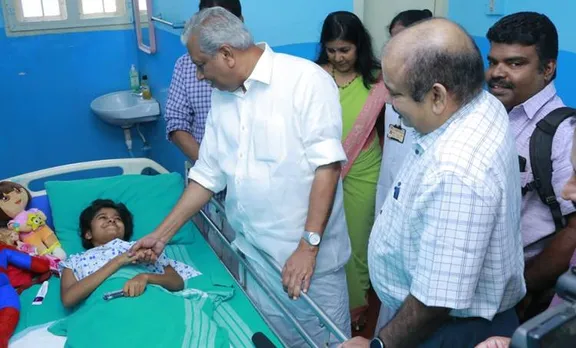 മീന്‍ കച്ചവടം ഉടൻ തുടങ്ങണം, പഠിച്ച് ഡോക്ടറാകണം; മന്ത്രി മൊയ്തീനോട് ഹനാൻ