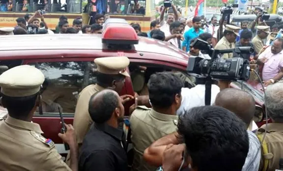 പെരിയാറിന്റെ പ്രതിമയ്ക്കു നേരെ കല്ലെറിഞ്ഞ 'ബിജെപി അഭിഭാഷകന്‍' അറസ്റ്റില്‍