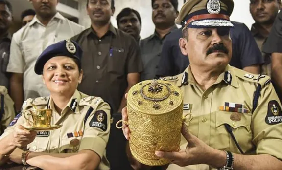 സ്വർണ തളികയിൽ ഉണ്ണുന്ന കളളന്മാർ