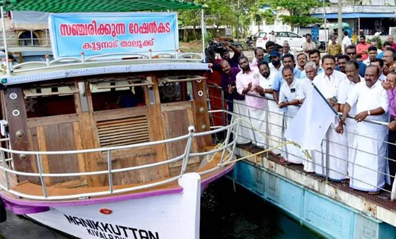 കുട്ടനാട്ടിൽ റേഷന്‍ കട ഒഴുകിയെത്തുന്നു, ജനങ്ങളുടെ അടുത്തേയ്ക്ക്