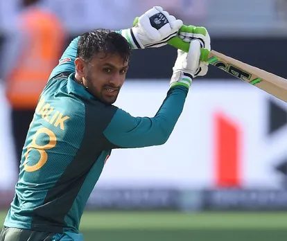 'മാലിക്ക് പുയ്യാപ്പിളേ...'; മലയാളി ആരാധകന്റെ വിളി കേട്ട് തിരിഞ്ഞ് നോക്കി ഷൊയ്ബ് മാലിക്ക്