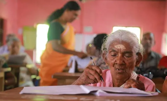 അക്ഷരലക്ഷം പരീക്ഷയിൽ ഒന്നാമത്; 96ാം വയസിൽ 98 മാർക്ക് വാങ്ങി കാർത്യായനി അമ്മ