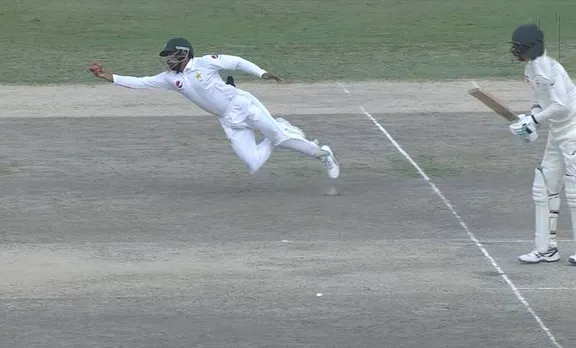 മിച്ചൽ സ്റ്റാർക്കിനെ പുറത്താക്കിയ ബാബർ അസമിന്റെ 'സൂപ്പർമാൻ' ക്യാച്ച്