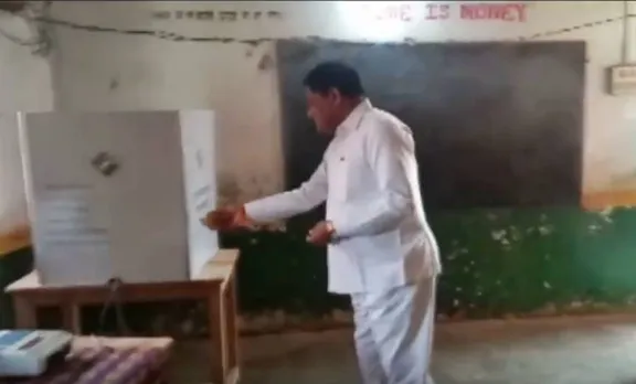 പോളിങ് ദിനത്തിൽ പോളിങ് ബൂത്തിൽ മന്ത്രിയുടെ പൂജ-വീഡിയോ