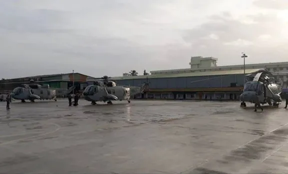 navy personnel killed, കൊച്ചി നാവിക സേന, ഐഎൻഎസ് ഗരുഡ, നേവൽ ബേസ്, അപകടം, ഹങ്കറിന്റെ വാതിൽ, navy personnel killed in accident, kochi naval base accident, kochi navy accident, kochi sailors killed in accident, kochi news