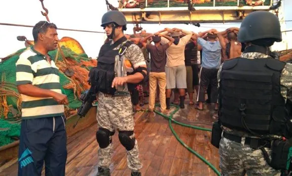 സൊമാലിയൻ കടൽക്കൊളളക്കാരെ ഇന്ത്യൻ നാവികസേന പിടികൂടി