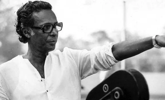 Akasher Neeche, first film to be banned in India, films banned in india, mrinal sen, mrinal sen passes away, mrinal sen dead, മൃണാള്‍ സെന്‍, മൃണാള്‍ സെന്‍ അന്തരിച്ചു, പുതിയ ചിത്രം, സിനിമ, Entertainment, സിനിമാ വാര്‍ത്ത, ഫിലിം ന്യൂസ്, Film News, കേരള ന്യൂസ്, കേരള വാര്‍ത്ത, Kerala News, മലയാളം ന്യൂസ്, മലയാളം വാര്‍ത്ത, Malayalam News, Breaking News, പ്രധാന വാര്‍ത്തകള്‍, ഐ ഇ മലയാളം, iemalayalam, indian express malayalam, ഇന്ത്യന്‍ എക്സ്പ്രസ്സ്‌ മലയാളം