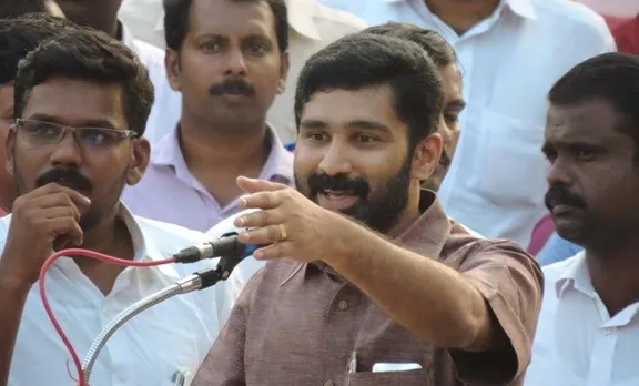 'നിലക്കല്‍ മുതല്‍ സന്നിധാനം വരെ മതില് മതിയായിരുന്നു'; മനിതി സംഘം മടങ്ങുന്നത് കണ്ട് വി.ടി ബല്‍റാം