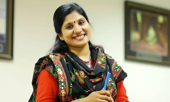 കവിതാ വിവാദത്തിന്  പിന്നാലെ മലയാളം ഉപന്യാസ രചനയുടെ വിധി കര്‍ത്താവായി ദീപ നിശാന്ത്