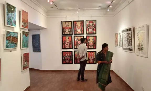 അനന്തതയെ കൈക്കുടന്നയിൽ ഒതുക്കുന്നവർ...