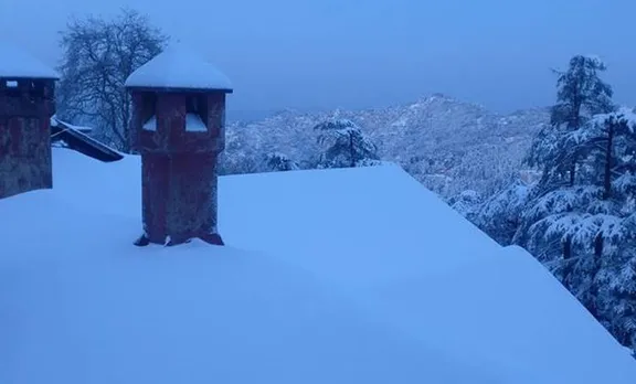 ഹിമാചൽ പ്രദേശിൽ മഞ്ഞുവീഴ്ച; മഞ്ഞിൻ പുതപ്പണിഞ്ഞ് ഷിംലയും മണാലിയും