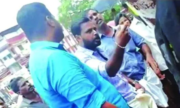 ഇടത് സ്ഥാനാര്‍ഥിയുടെ നോട്ടീസ് വിതരണം ചെയ്ത പെണ്‍കുട്ടികള്‍ക്കെതിരെ അശ്ലീല അധിക്ഷേപവുമായി ആര്‍എസ്എസ് - ബിജെപി പ്രവര്‍ത്തകര്‍