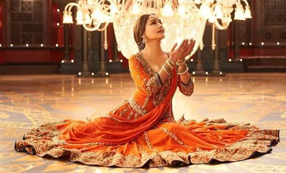 Kalank song Tabaah Ho Gaye, Tabaah Ho Gaye, Tabaah Ho Gaye video, Tabaah Ho Gaye song, Kalank song, kalank songs, kalank music, Madhuri Dixit, Shreya Ghoshal, Saroj Khan, കലങ്ക് ഗാനം, കലങ്ക് മാധുരി ദീക്ഷിത് നൃത്തം, മാധുരി ദീക്ഷിത് നൃത്തം, The Indian Express Malayalam, IE Malayalam, ഇന്ത്യൻ എക്സ്‌പ്രസ് മലയാളം,​ഐ ഇ മലയാളം