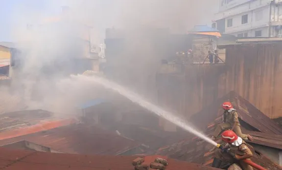 Fire, തീപിടുത്തം, Fire in Trivandrum, തിരുവനന്തപുരത്ത് തീപിടുത്തം, Thiruvananthapuram, തിരുവനന്തപുരം, fire force, ഫയർ ഫോഴ്സ്, iemalayalam, ഐഇ മലയാളം