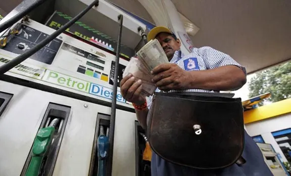 Petrol Diesel Rate Hike, Petrol Price hike, Petrol Diesel Rate Kerala, Petrol Rate India, Narendra Modi and Petrol Price, പെട്രോൾ വില, കേരളത്തിലെ പെട്രോൾ ഡീസൽ വില, പെട്രോൾ ഡീസൽ വില വർധനവ്, ഇന്ധനവില, LPG, LPG Rate Hike,