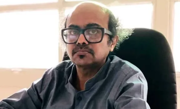 എഴുത്തുകാരന്‍ മനോജ് നായരെ കൊച്ചിയിലെ വീട്ടില്‍ മരിച്ച നിലയില്‍ കണ്ടെത്തി