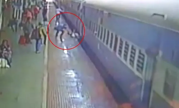 Train, ട്രെയിന്‍, Odisha, ഒഡീഷ, cctv, സിസിടിവ, viral video, വൈറല്‍ വീഡിയോ, accident