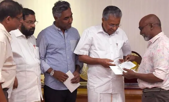 പുനര്‍നിര്‍മ്മാണത്തിനായി കലാസൃഷ്ടി ലേലം; ബിനാലെ ഫൗണ്ടേഷന്‍ മൂന്ന് കോടി രൂപ മുഖ്യമന്ത്രിക്ക് കൈമാറി