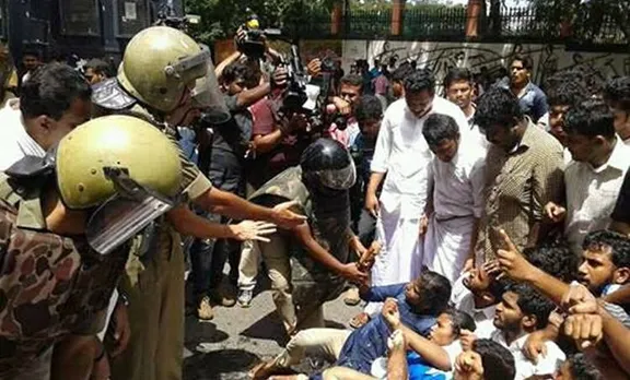 KSU, കെഎസ്‍യു, Kasargod, കാസര്‍ഗോഡ്, STRIKE, ബന്ദ്, RAIN, മഴ, UNIVERSITY COLLEGE യൂണിവേഴ്സിറ്റി കോളേജ്