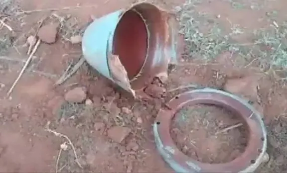 'ദേ കിടക്കുന്നു!'; പറക്കുന്നതിനിടെ വ്യോമസേനാ വിമാനത്തിന്റെ ഇന്ധന ടാങ്ക് പറമ്പിലേക്ക് വീണു