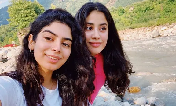 Janhvi Kapoor, Khushi Kapoor, ജാൻവി കപൂർ, ഖുഷി കപൂർ, Janhvi, Jhanvi Kapoor Khushi Kapoor photos, Jhanvi, Rooh-Afza, RoohAfza, Rajkummar Rao, Varun Sharma, ജാൻവി കപൂർ, പുതിയ ചിത്രം, സിനിമ, Entertainment, സിനിമാ വാര്‍ത്ത, ഫിലിം ന്യൂസ്, Film News, കേരള ന്യൂസ്, കേരള വാര്‍ത്ത, Kerala News, മലയാളം ന്യൂസ്, മലയാളം വാര്‍ത്ത, Malayalam News, Breaking News, പ്രധാന വാര്‍ത്തകള്‍, ഐ ഇ മലയാളം, iemalayalam, indian express malayalam, ഇന്ത്യന്‍ എക്സ്പ്രസ്സ്‌ മലയാളം