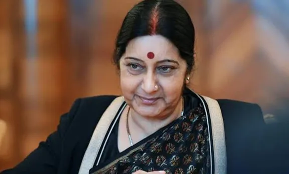 Sushma swaraj, സുഷമ സ്വരാജ്, sushma swaraj dead, former external affairs minister, sushma swaraj death reactions, Manju Warrier, Prithviraj, Nivin Pauly, മഞ്ജുവാര്യർ, നിവിൻ പോളി, പൃഥ്വിരാജ്, anupam kher, anushka sharma, parineeti chopra suhsma swaraj, arjun kapoor, ayuhsmann khurrana, ritesih deshmukh, അനുപം ഖേർ, sushma swaraj age, sushma swaraj dies, bollywood reacts sushma swaraj
