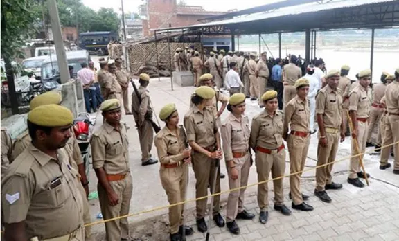 Unnao case, ഉന്നാവ് കേസ്, ഉന്നാവോ കേസ്, Unnao rape case, ഉന്നാവ് പീഡനക്കേസ്, ഉന്നാവ് കേസ്, women safety, up, യുപി, ഉത്തർപ്രദേശ്, up police, യുപി പൊലീസ്, ഉത്തർപ്രദേശ് പൊലീസ്, the girl who questioned up police, യുപി പൊലീസിനെ ചോദ്യം ചെയ്ത പെൺകുട്ടി, iemalayalam, ഐഇ മലയാളം