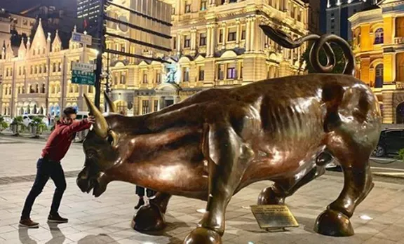 Tovino Thomas, ടൊവിനോ തോമസ്, Bhallal Devan, ബല്ലാൽ ദേവൻ, പൽവാൽ ദേവൻ, Baahubali, ബാഹുബലി, China, ചൈന, Oru Kuprasidha Payyan, ഒരു കുപ്രസിദ്ധ പയ്യൻ, Instagram, ഇൻസ്റ്റഗ്രാം, iemalayalam, ഐഇ മലയാളം