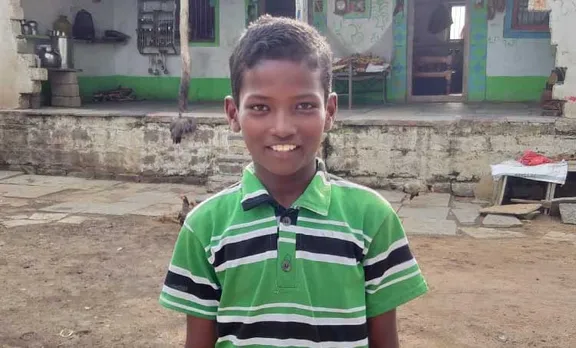 Venkatesan, വെങ്കടേശൻ, Boy guides ambulance, പ്രളയത്തിൽ ആംബുലന്‍സിനു വഴികാണിച്ച ബാലൻ, Ambulance, ആംബുലൻസ്, boy, ബാലൻ, boy riskiing life, 12 year old boy, പന്ത്രണ്ടുകാരൻ,  Karnataka Flood, കർണാടക പ്രളയം, IE Malayalam, ഐഇ മലയാളം 