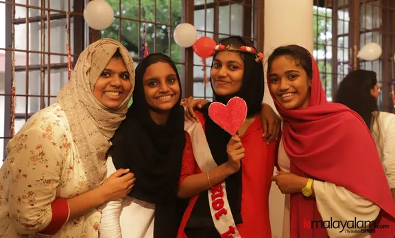 Maharajas College, മഹാരാജാസ് കോളേജ്, Bridal Shower, ബ്രൈഡൽ ഷവർ, students, വിദ്യാർഥികൾ, wedding, വിവാഹം, iemalayalam, ഐഇ മലയാളം