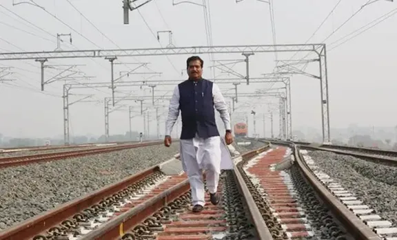 Suresh Angadi, സുരേഷ് അന്‍ഗാദി, Suresh Angadi on economy, സമ്പദ് വ്യവസ്ഥയെക്കുറിച്ച് സുരേഷ് അന്‍ഗാദി, Suresh Angadi on economic distress, Railway minister Suresh Angadi, റെയില്‍വേ മന്ത്രി സുരേഷ് അന്‍ഗാദി, Railway minister, റെയില്‍വേ മന്ത്രി Indian railway, ഇന്ത്യൻ റെയില്‍വേ, Indian economy, ഇന്ത്യൻ സമ്പദ് വ്യവസ്ഥ, IE Malayalam, ഐഇ മലയാളം