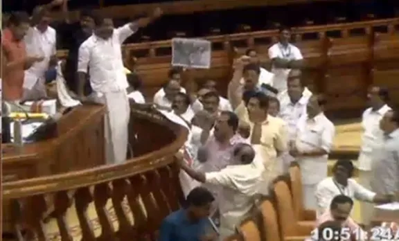 സ്പീക്കറുടെ ഡയസില്‍ കയറി പ്രതിഷേധിച്ച നാല് എംഎല്‍എമാര്‍ക്ക് ശാസന; സഭയില്‍ ബഹളം