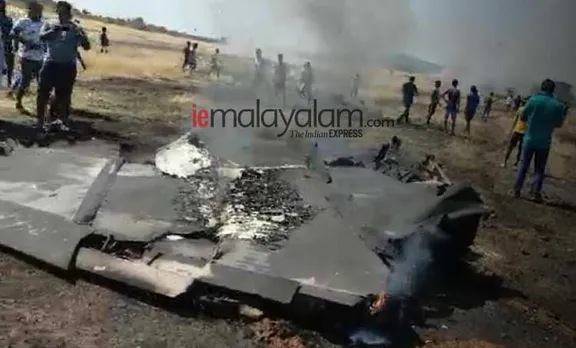 Aircraft crash, വിമാനം തകര്‍ന്നുവീണു,Indian Navy aircraft crash, നാവികസേനാ വിമാനം തകര്‍ന്നുവീണു, Indian Navy, നാവികസേന, Goa, ഗോവ, Dabolim, ദാബോളിം, Panaji, പനാജി, IE Malayalam, ഐഇ മലയാളം