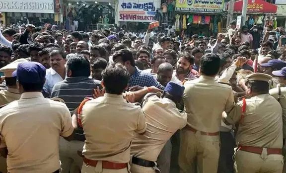 നീതി വേണം; വനിതാ ഡോക്ടറുടെ കൊലപാതകത്തില്‍ പ്രതിഷേധം ശക്തം