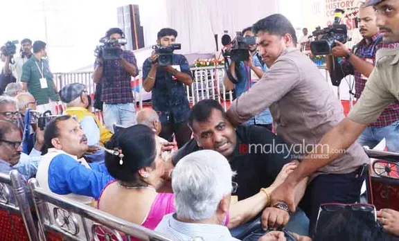 kannur, കണ്ണൂർ, kerala Governor, കേരള ഗവർണർ ആരിഫ് മുഹമ്മദ് ഖാൻ, protest,caa,കണ്ണൂർ,ചരിത്ര കോൺഗ്രസ്,ഗവർണർക്കെതിരെ വൻ പ്രതിഷേധം, iemalayalam, ഐഇ മലയാളം