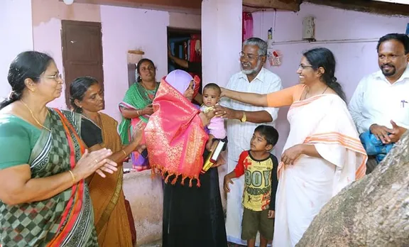 Bihar migrant tops malayalam exam, ബിഹാർ യുവതി മലയാളം പരീക്ഷയിൽ ഒന്നാമത്, Bihar Migrant woman tops literacy exam in Kerala, ബിഹാർ യുവതി കേരളത്തിലെ സാക്ഷരതാ പരീക്ഷയിൽ ഒന്നാമത്, Malayalam literacy exam, മലയാളം സാക്ഷരതാ പരീക്ഷ, Changathi literacy project, ചങ്ങാതി സാക്ഷരതാ പദ്ധതി, Romiya Kathur,റോമിയ കത്തുർ, Bihari mighrants in kerala,കേരളത്തിലെ ബിഹാർ തൊഴിലാളികൾ, malayalam news, മലയാളം വാർത്തകൾ, latest malayalam news, kerala news, കേരള വാർത്തകൾ, today malayalam news, ഇന്നത്തെ മലയാളം വാർത്തകൾ, latest malayalam news today, മലയാളം ഓൺലൈൻ വാർത്തകൾ, malayalam online news, online malayalam news, today breaking news malayalam, ie malayalam, ഐഇ മലയാളം