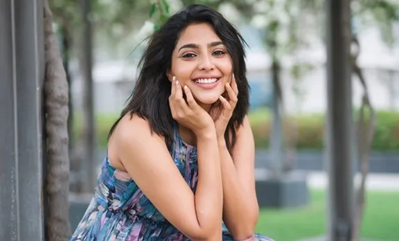 Aishwarya Lekshmi, ഐശ്വര്യ ലക്ഷ്മി, Candle Light Campaign, ഐക്യദീപം, Mammootty, മമ്മൂട്ടി, Lijo Jose Pellissery, ലിജോ ജോസ് പെല്ലിശ്ശേരി, Lijo Jose Pellissery on Prime Minister's speech, iemalayalam, ഐഇ മലയാളം