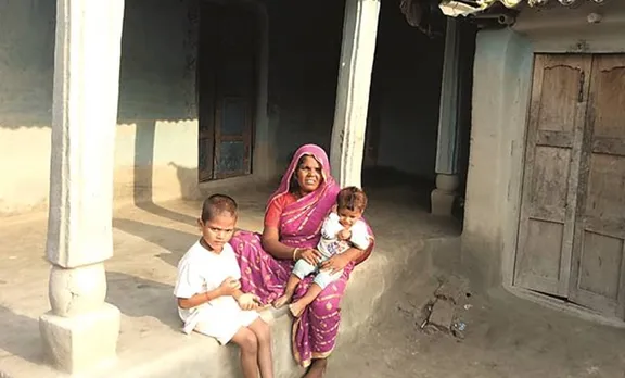 toddler waking up dead mother, മരിച്ചു കിടക്കുന്ന അമ്മയെ വിളിച്ചുണര്‍ത്താന്‍ ശ്രമിക്കുന്ന ബാലന്‍, migrant worker deaths, കുടിയേറ്റ തൊഴിലാളിയായ അമ്മയുടെ മരണം, മുസാഫര്‍പൂര്‍, bihar, ബീഹാര്‍, lockdown, ലോക്ക്ഡൗണ്‍, covid19, കോവിഡ്19 migrant worker death, india news, indian express