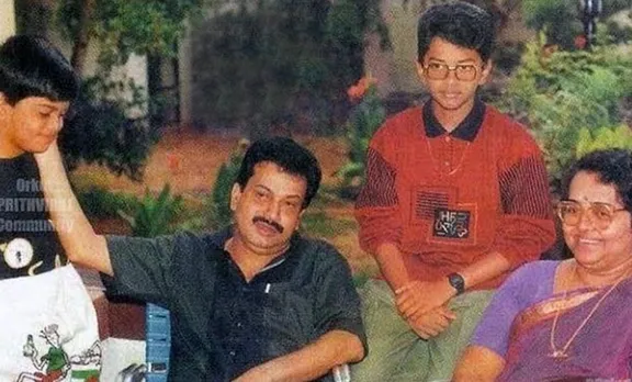 Prithviraj, Indrajith, Mallika Sukumaran, Sukumarn death anniversary, പൃഥ്വിരാജ്, ഇന്ദ്രജിത്ത്, മല്ലിക സുകുമാരൻ, സുകുമാരൻ ചരമവാർഷികം, Indian express malayalam, IE malayalam