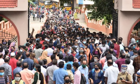 covid 19, കോവിഡ് 19, kerala covid 19 news cases, കേരളത്തിലെ പുതിയ കോവിഡ് രോഗികൾ,  Covid death toll in kerala,കേരളത്തിലെ കോവിഡ് മരണങ്ങൾ, Thiruvananthapuram covid 19 cases, തിരുവനന്തപുരത്തെ കോവിഡ് രോഗികളുടെ എണ്ണം, community spread, സാമൂഹ്യ വ്യാപനം, social disatancing, സാമൂഹ്യ അകലം പാലിക്കൽ, covid 19 precautions, കോവിഡ് 19  മുൻകരുതൽ, covid preventive measures, കോവിഡ് 19 പ്രതിരോധ നടപടികൾ, CM, Pinarayi Vijayan, പിണറായി വിജയൻ, kk shailaja, കെകെ ശൈലജ, health minister,ആരോഗ്യമന്ത്രി, vaccine, വാക്‌സിന്‍, keam entrance exam, കീം എൻട്രസ് പരീക്ഷ, IE malayalam, ഐഇ മലയാളം