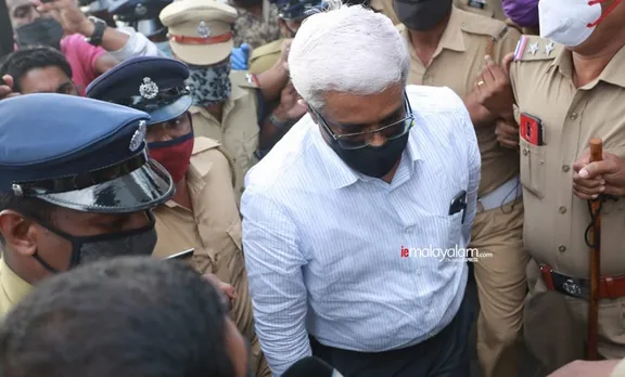 Swapna Suresh, സ്വപ്ന സുരേഷ്, Gold Smuggling Case News, സ്വർണക്കടത്ത് കേസ് വാർത്തകൾ, Thiruvanathapuram Gold Smuggling, തിരുവനന്തപുരം സ്വർണക്കടത്ത്, Swapna Suresh, സ്വപ്ന സുരേഷ്, Sarith, സരിത്, Sivasankar, എം.ശിവശങ്കർ, Pinarayi Vijayan, പിണറായി വിജയൻ, Gold Smuggling, സ്വർണക്കടത്ത്, M Sivasankar, എം.ശിവശങ്കറിനെതിരെ മുഖ്യമന്ത്രി, IE Malayalam, ഐഇ മലയാളം