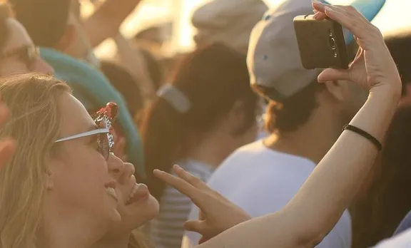 എഡിറ്റിങ് മുഖ്യം; പെൺകുട്ടികളും സെൽഫിയും, സർവെ